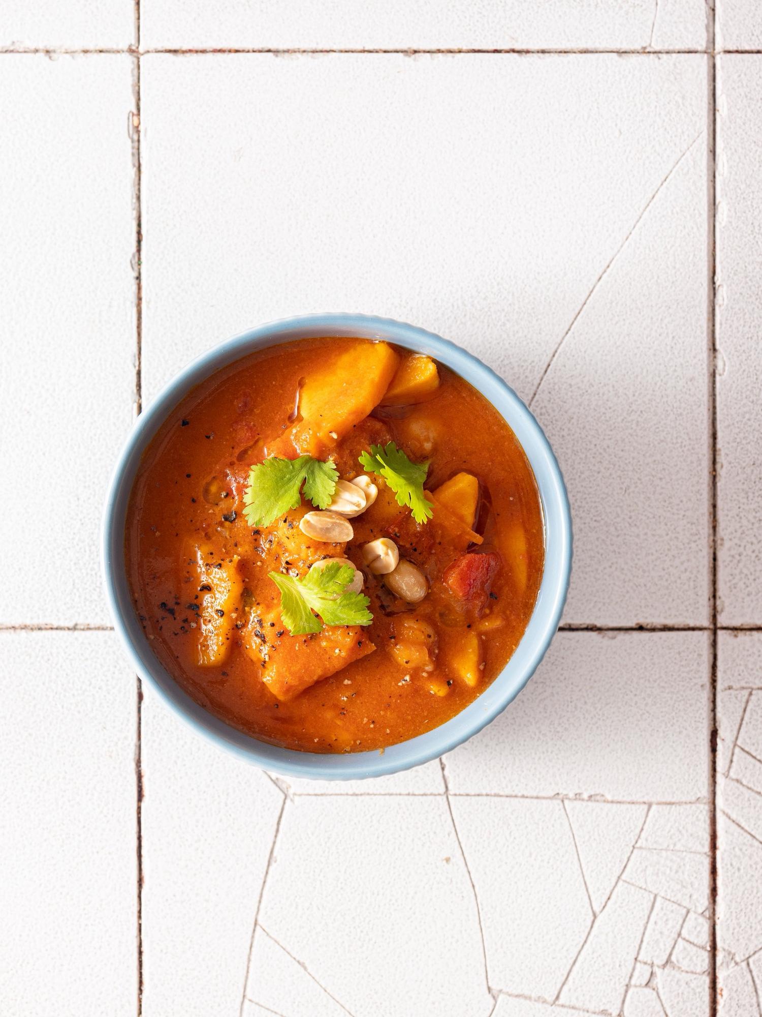 Erdnusssuppe aus Westafrika