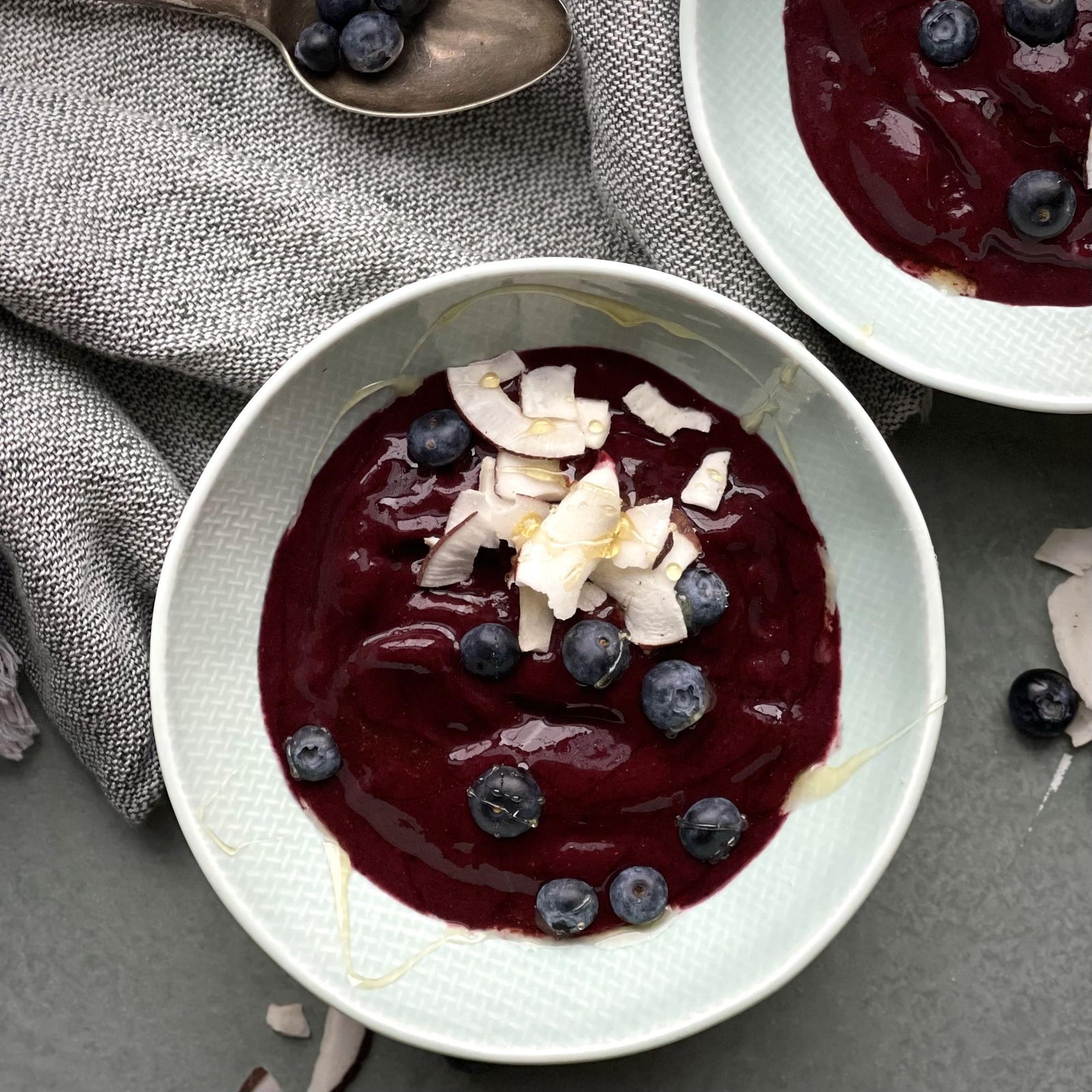 Bananeneis mit Acai und Blaubeeren