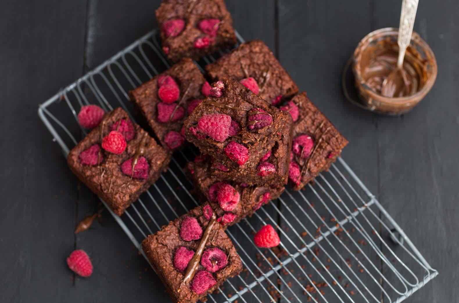 Bohnenbrownies mit Himbeeren