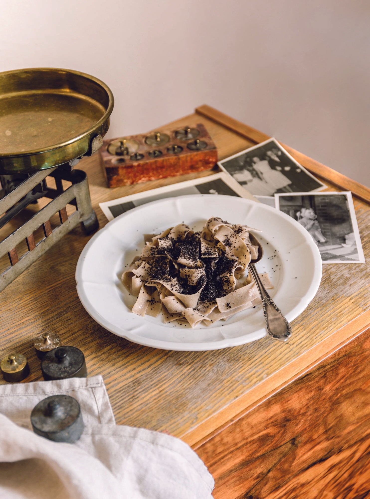 Breite Nudeln mit Mohn