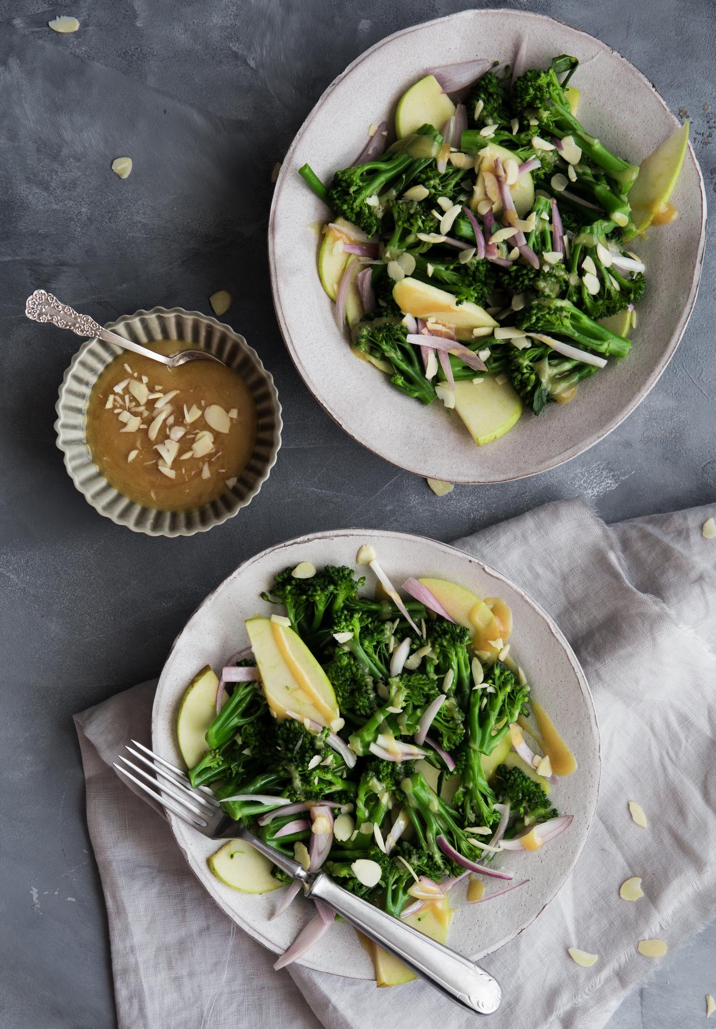 Brokkoli-Salat mit Apfel