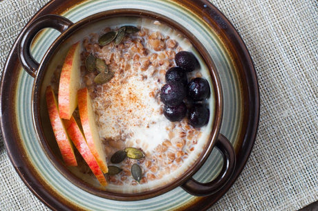 Buchweizenbrei mit Apfel und Zimt