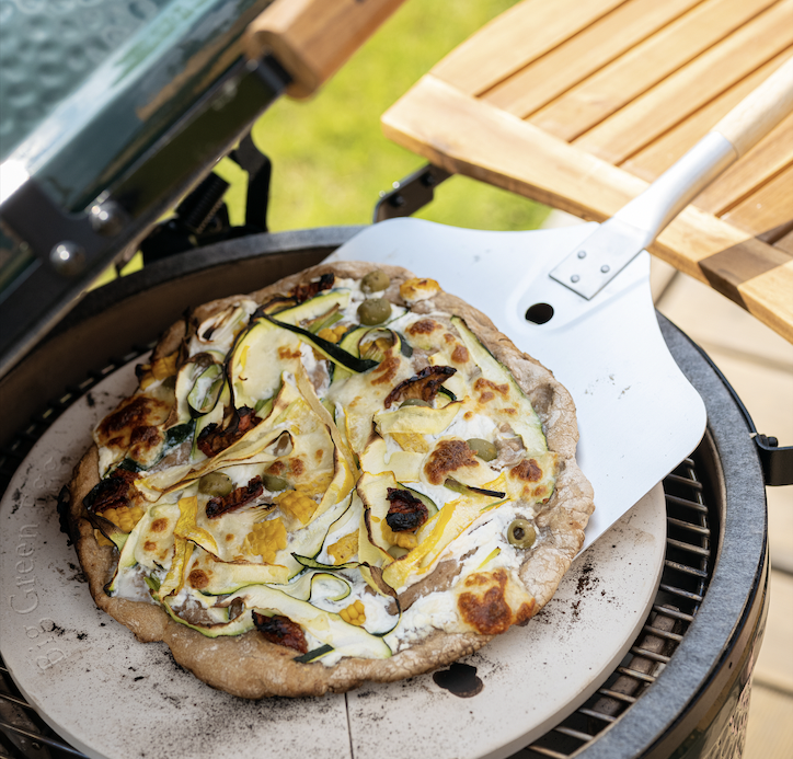 Vollkornpizza mit Ricotta und Zucchini