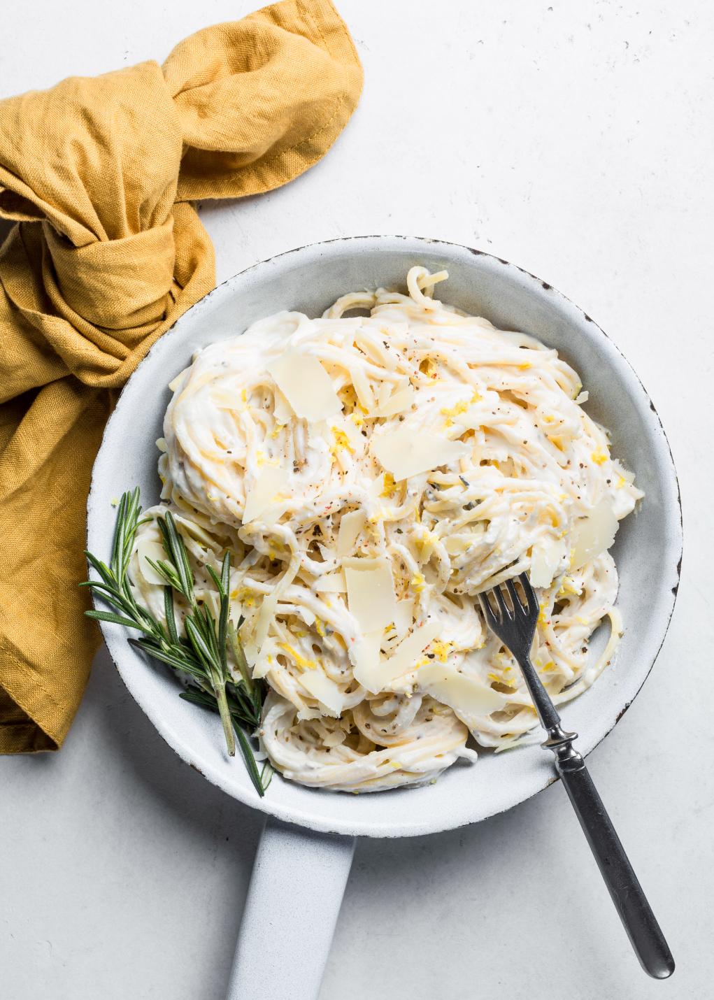 Cremenudeln mit Zitrone und Rosmarin