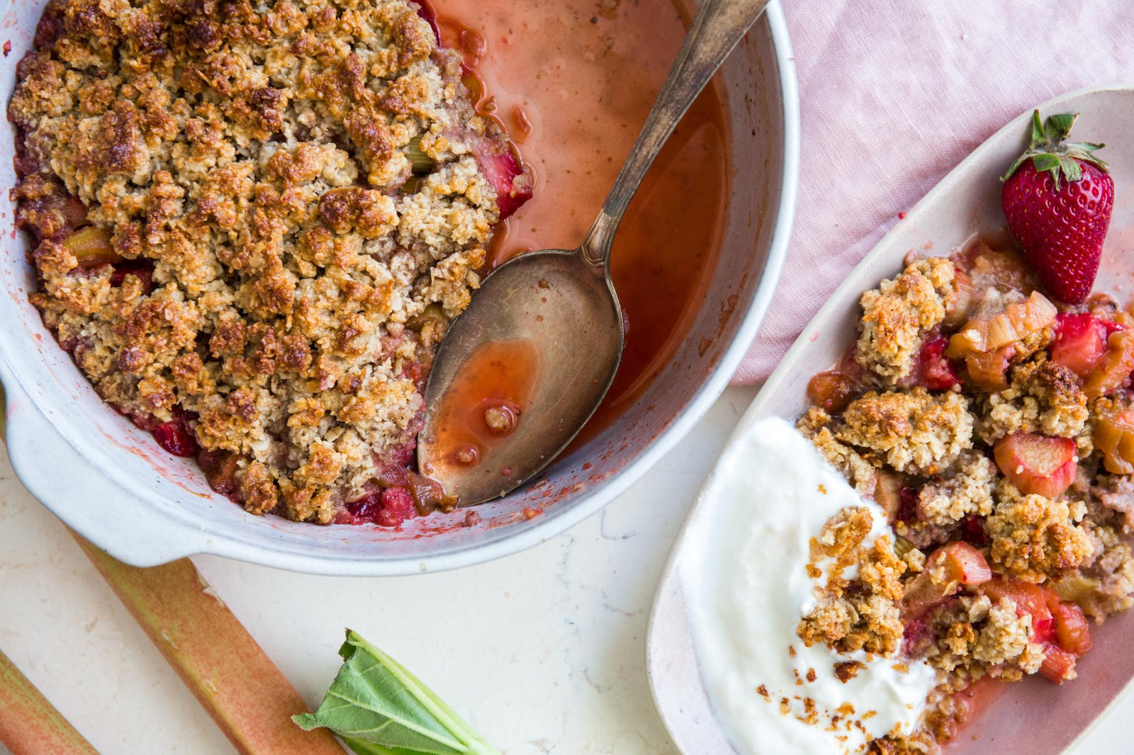 Crumble mit Rhabarber und Erdbeeren