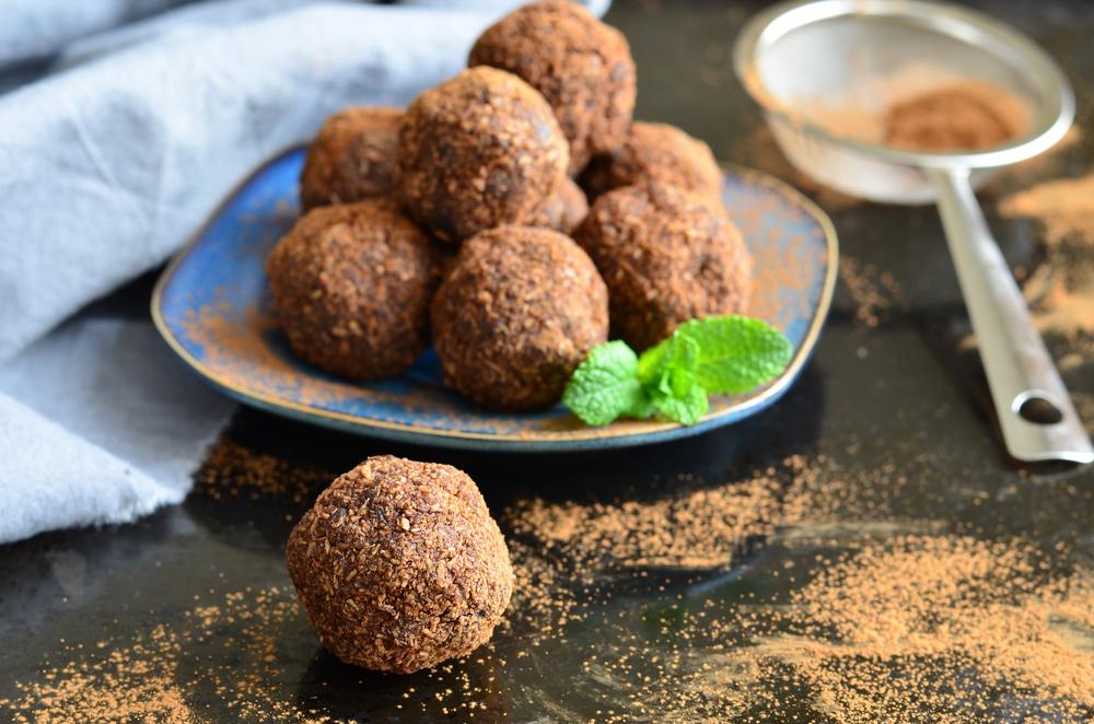 Dattelkugeln mit Chia-Samen