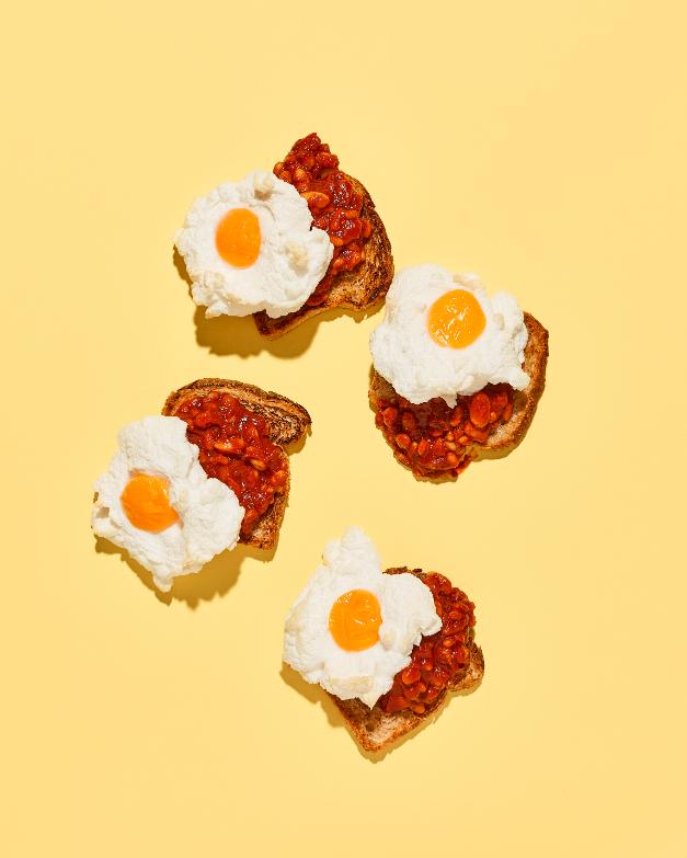 Eierwölkchen mit Bohnen