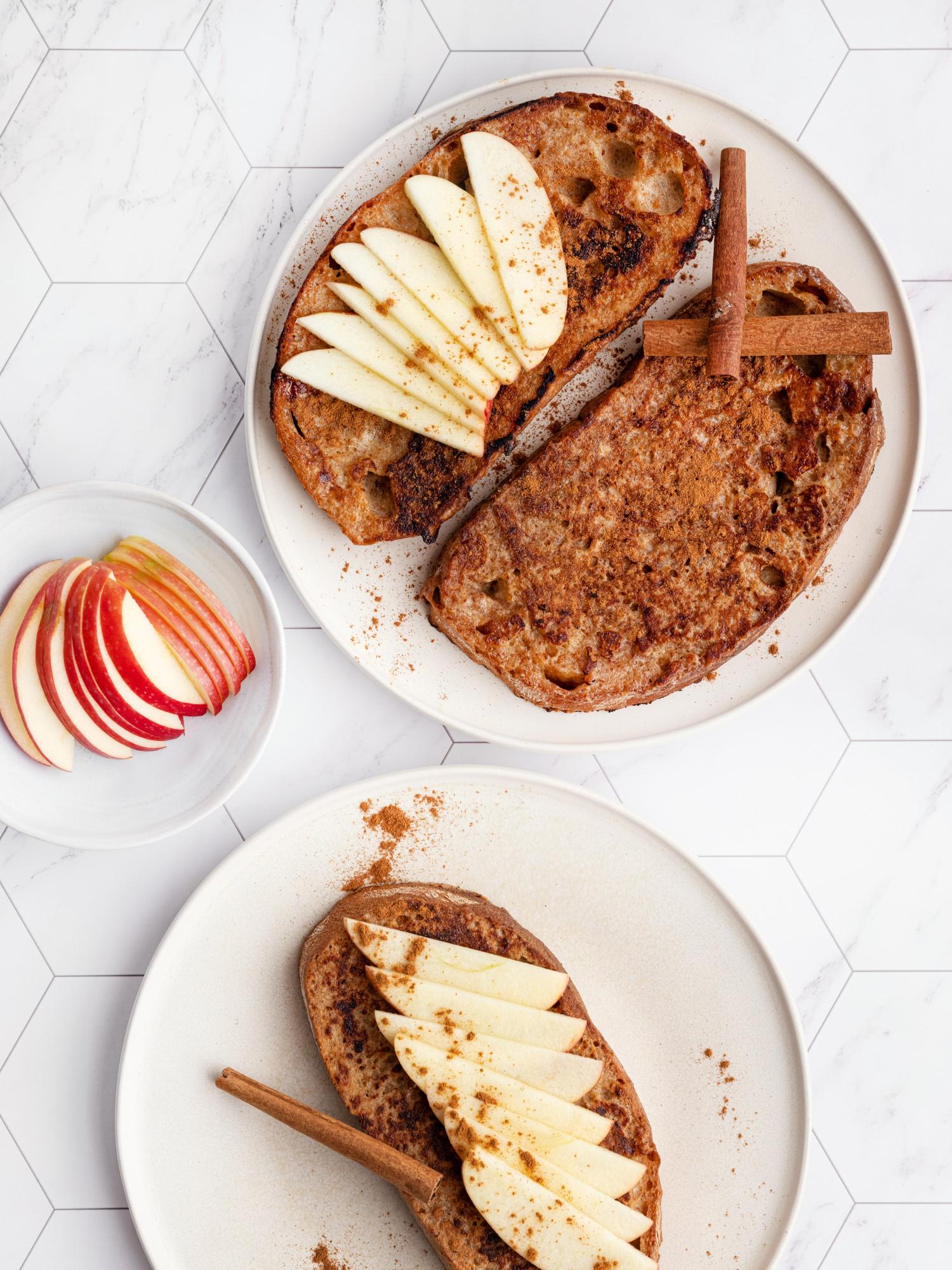 Französischer Toast mit Äpfeln