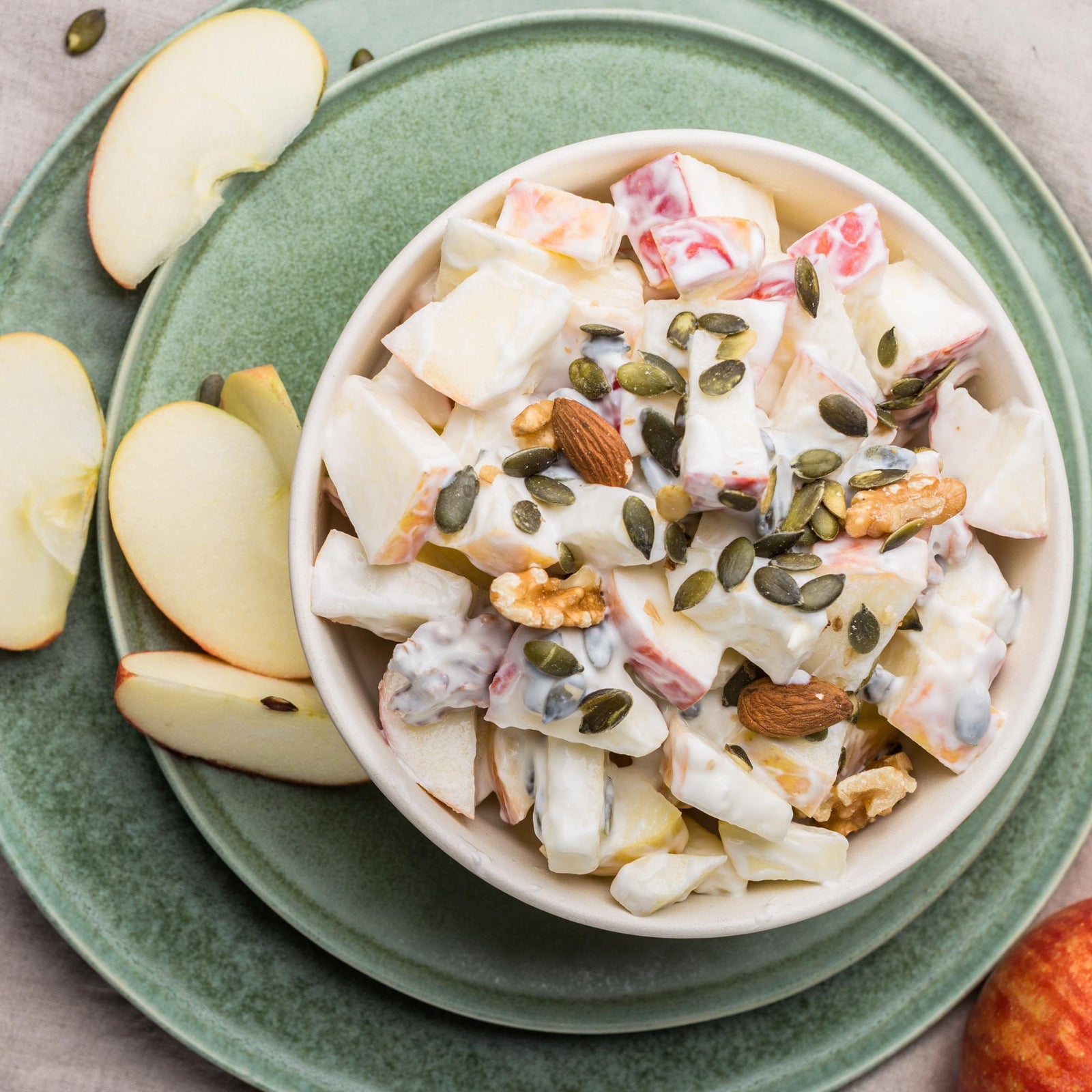 Frühlingshafter Apfel-Salat