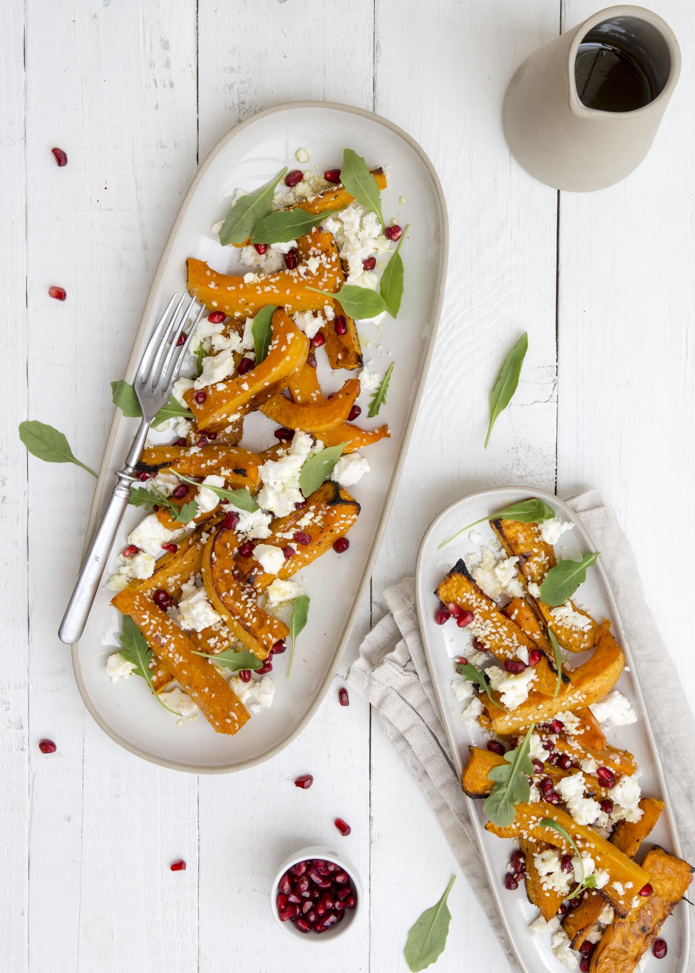 Gebackener Kürbis mit Feta und Sesam