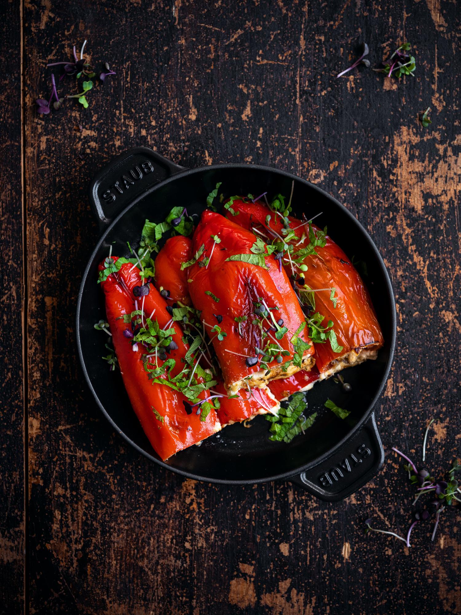 Gegrillte Paprika gefüllt mit Balkan-Käse