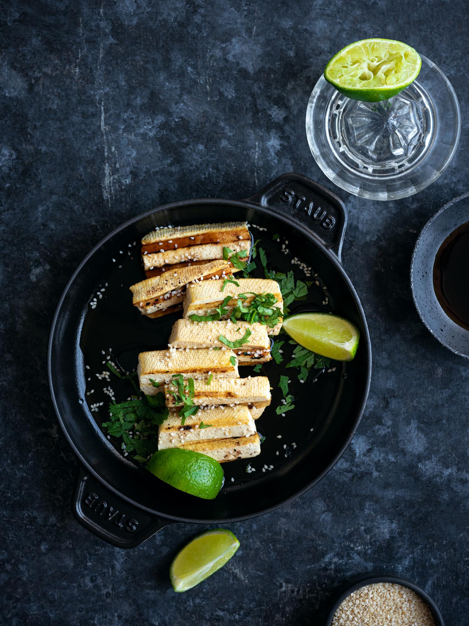 Gegrilltes Tofu im Sesam