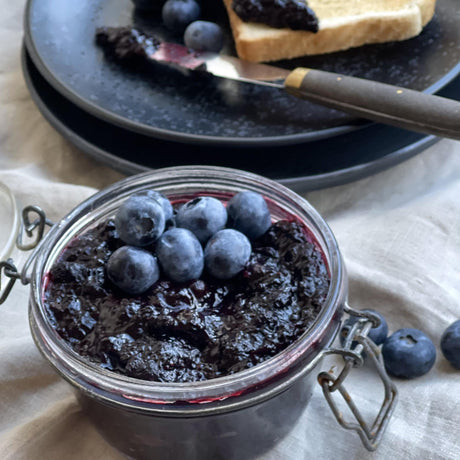 Hausgemachte Heidelbeermarmelade mit Chia