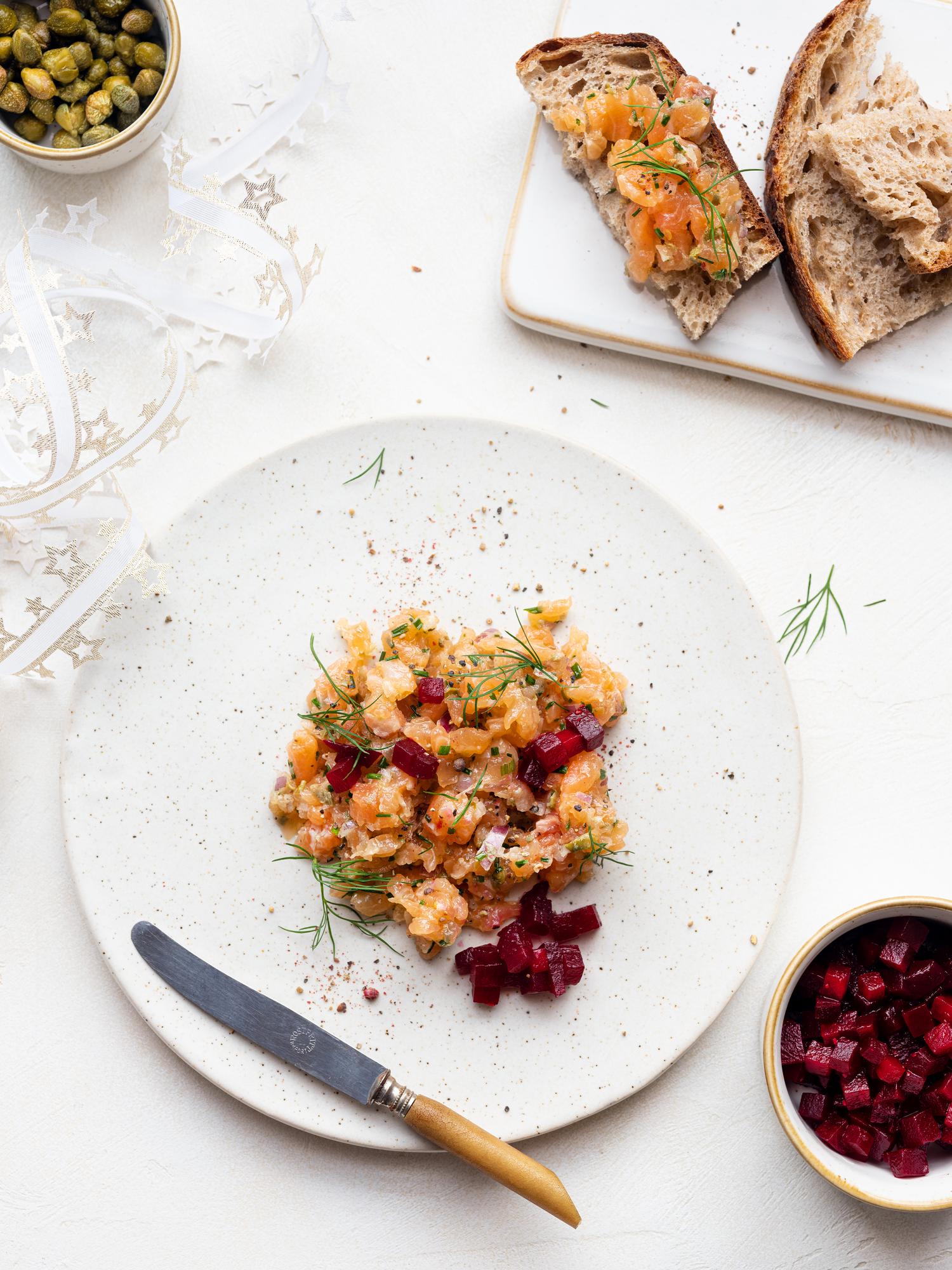 Lachs-Tatar mit roter Bete