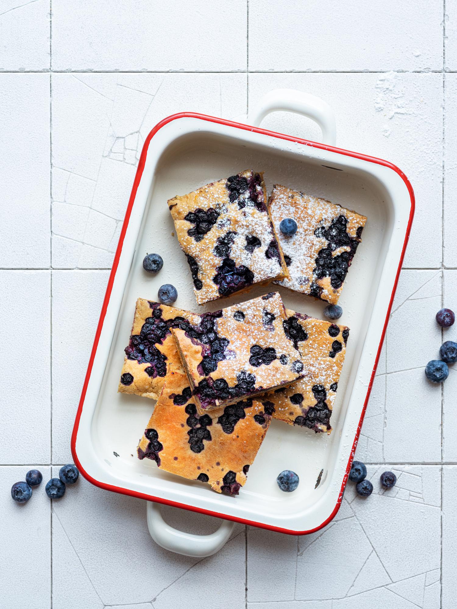 Karottenkuchen mit Blaubeeren und Ingwer