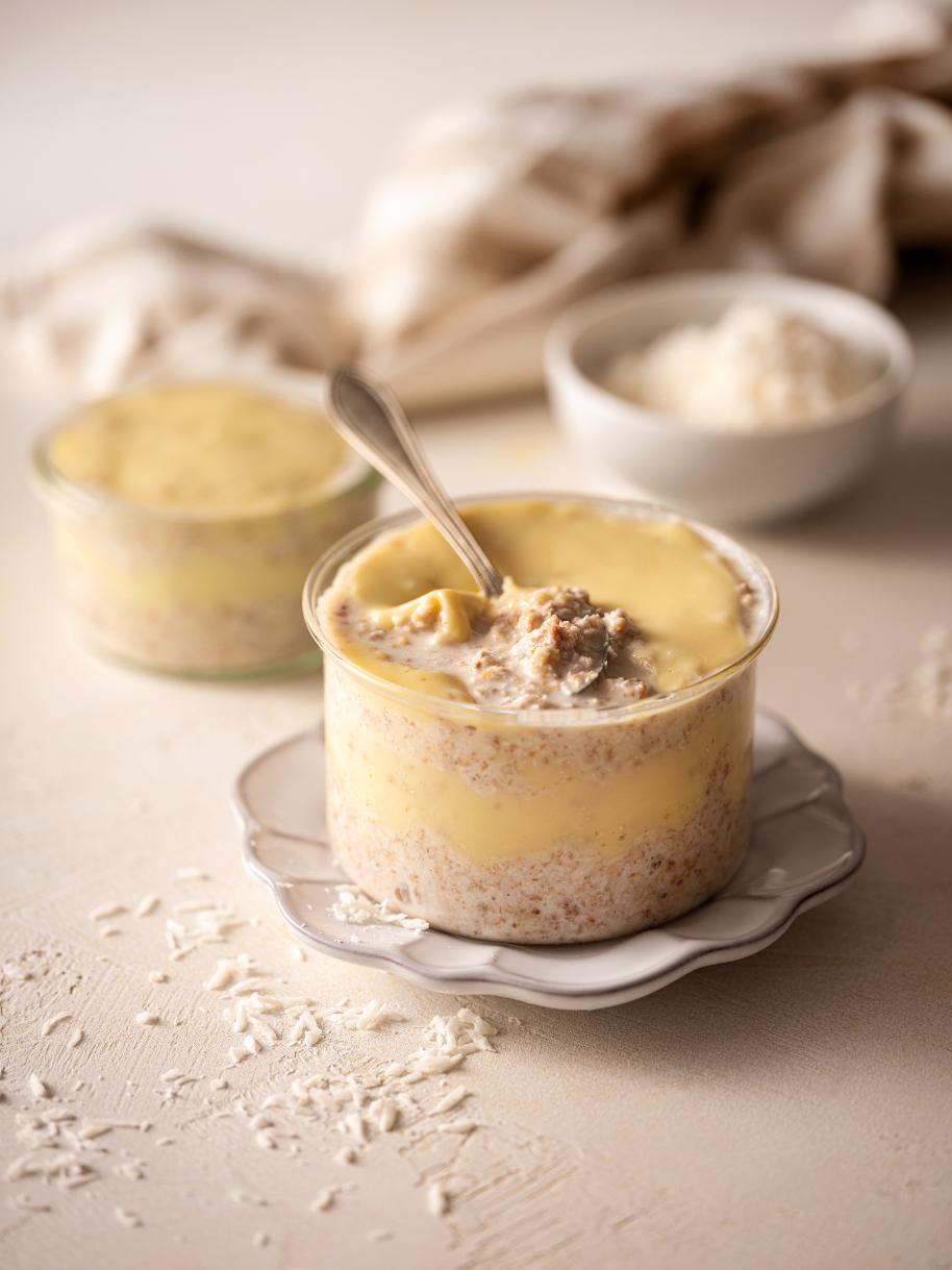 Haferbrei mit weißer Schokolade und Kokos