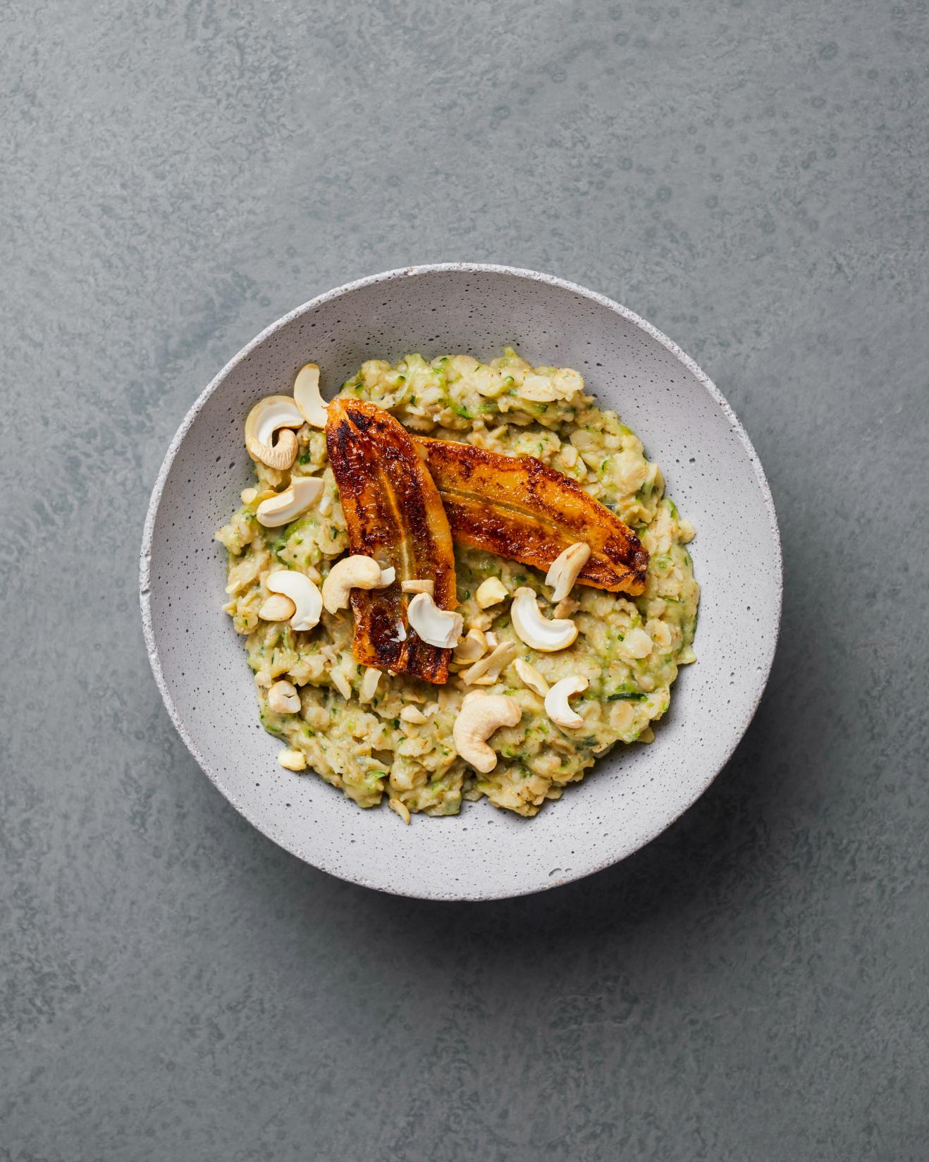 Haferbrei mit Zucchini und karamellisierter Banane