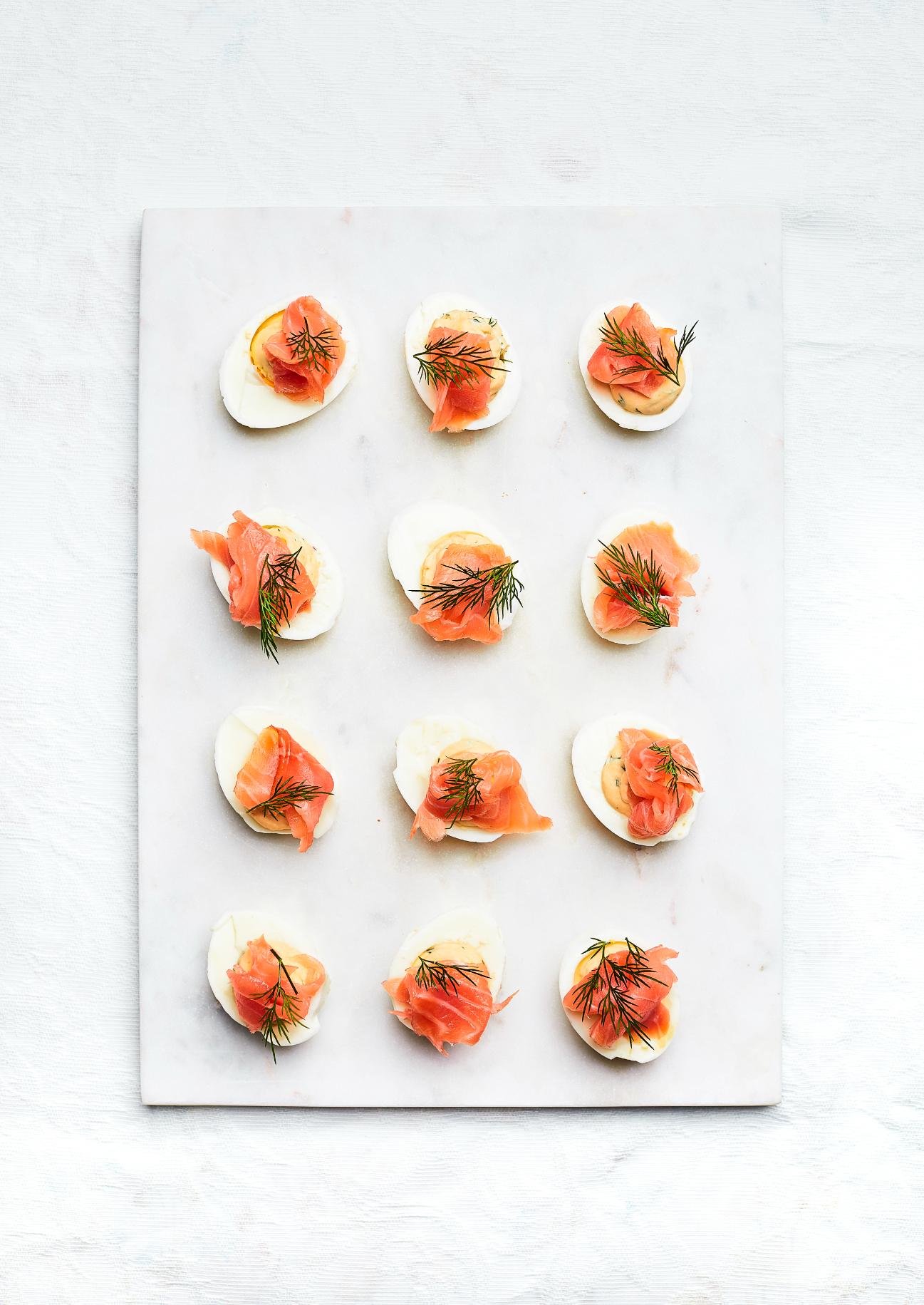 Gefüllte Eier mit geräuchertem Lachs und Dill