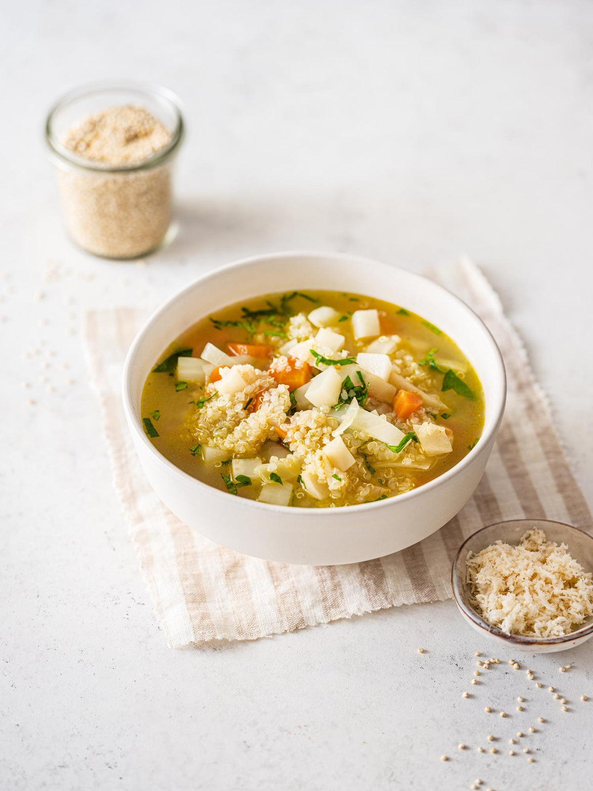 Quinoa-Suppe mit Gemüse
