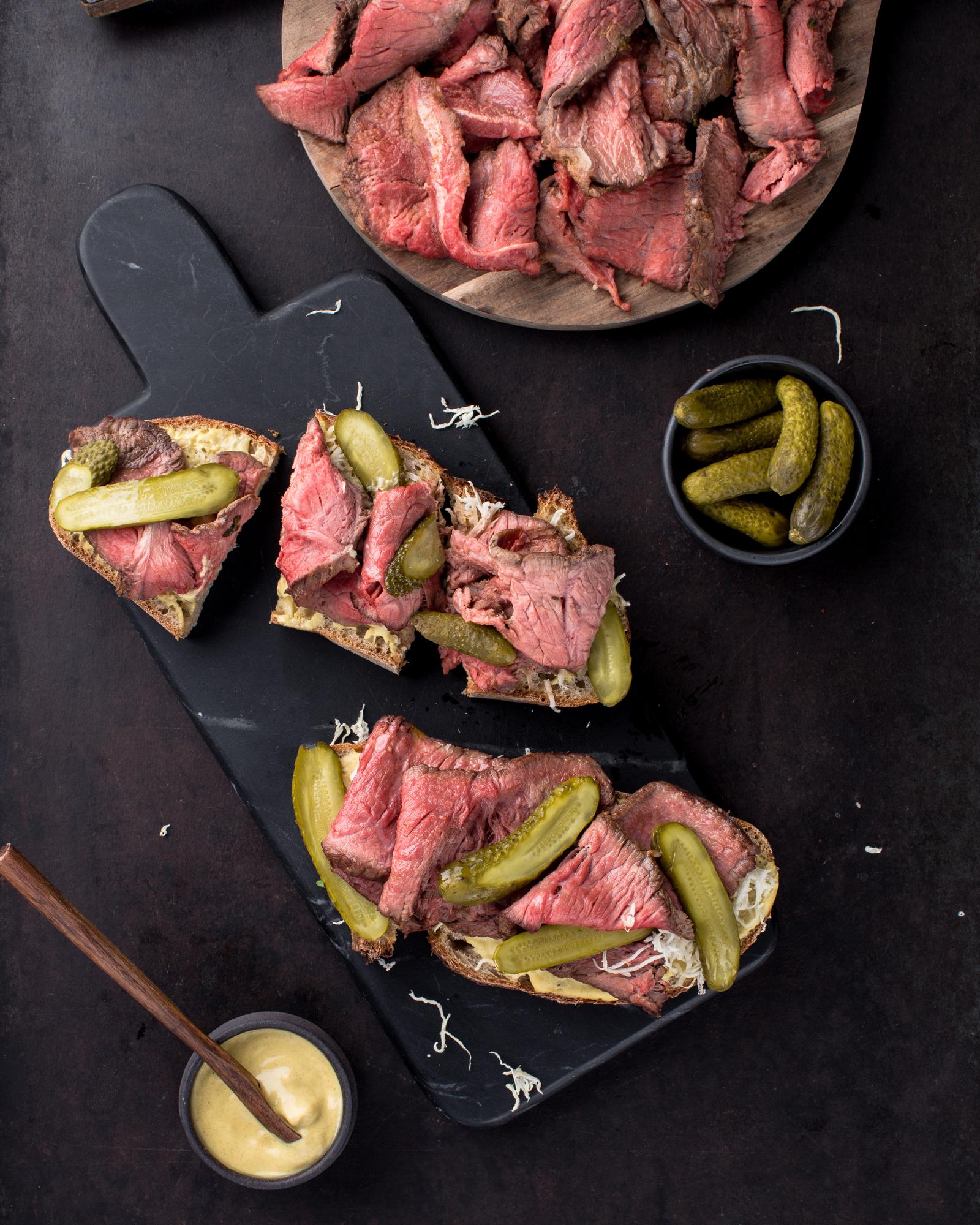 Roastbeef mit Meerrettich und Gurke