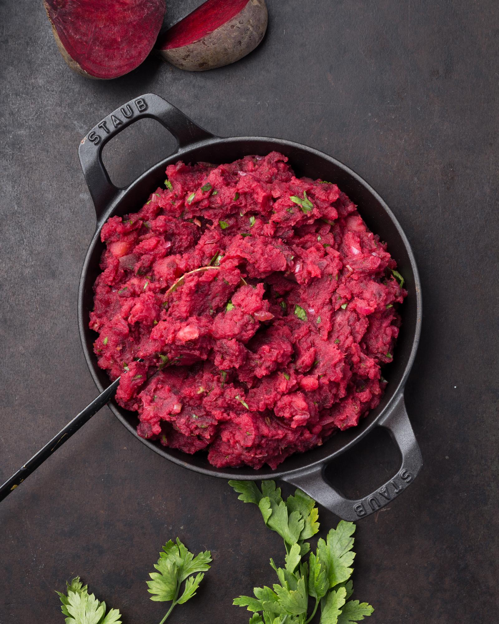 Gestampfte Kartoffeln mit roter Bete