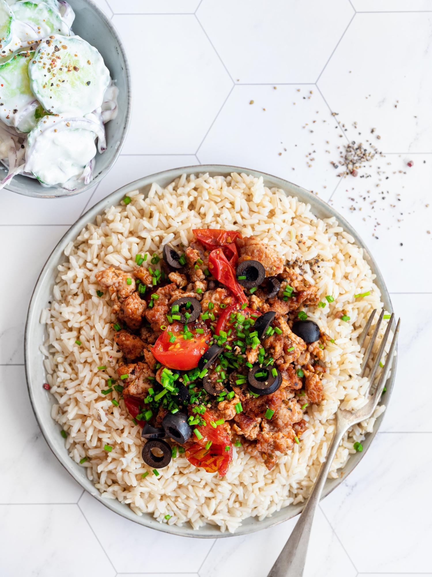 Reis mit Hackfleisch auf griechische Art