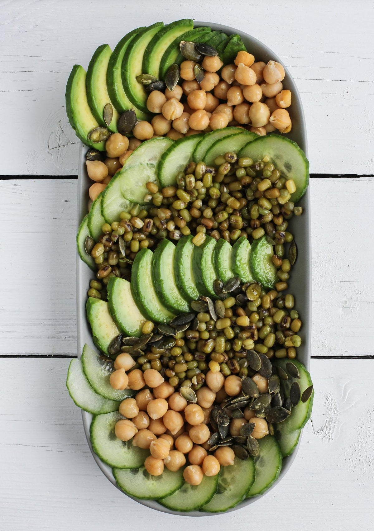 Salat mit Mungo- und Tahinidressing