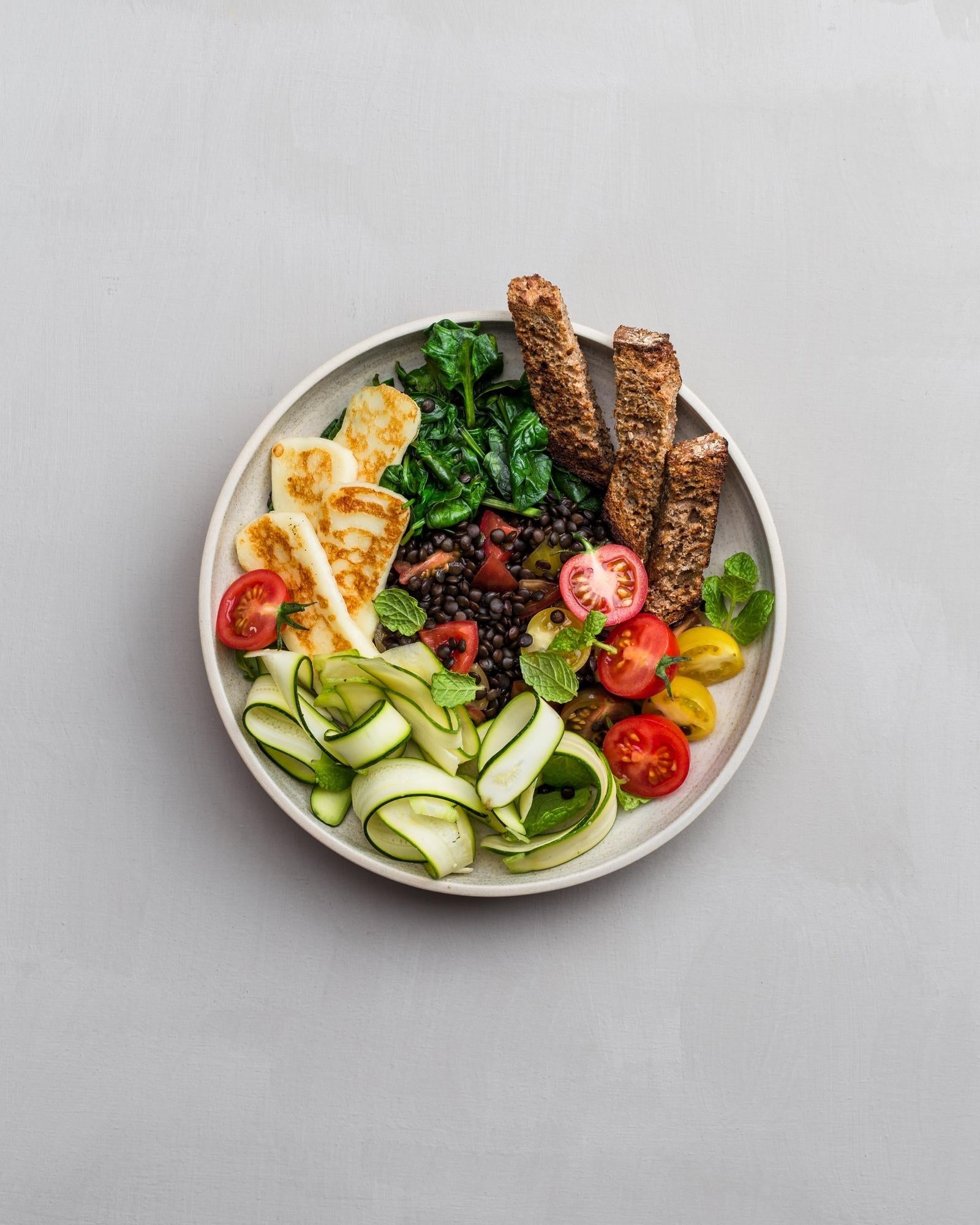 Herzhafte Schüssel mit Halloumi
