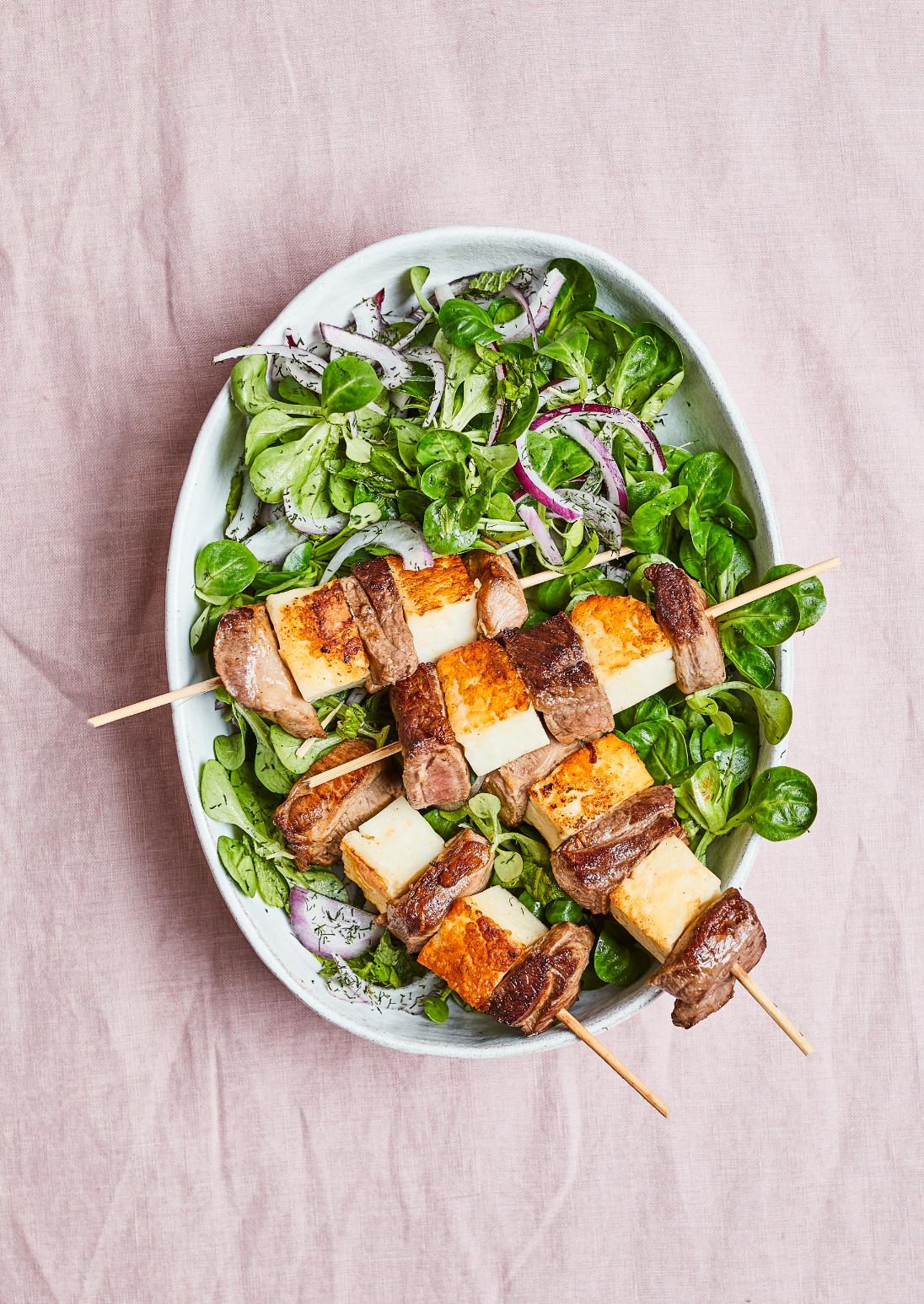 Spieße mit Lammfleisch und Halloumi