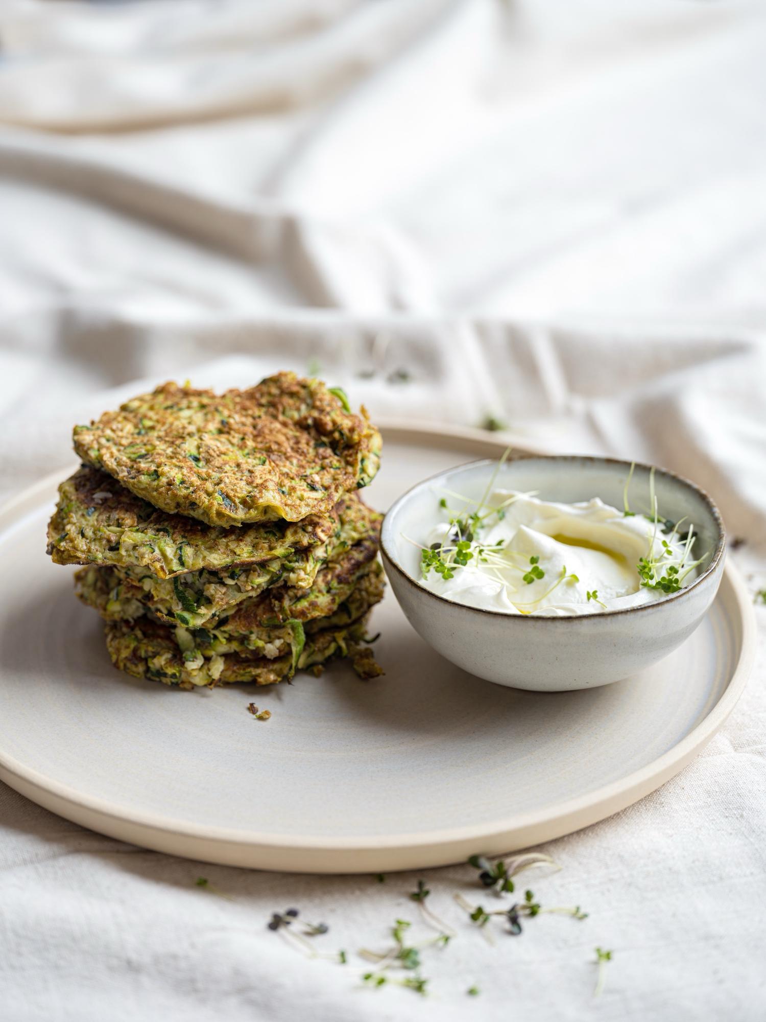 Türkische Zucchinipuffer (Kabak Mücveri)