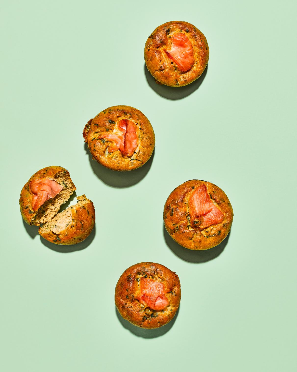 Eier-Muffins mit Spinat und geräuchertem Lachs