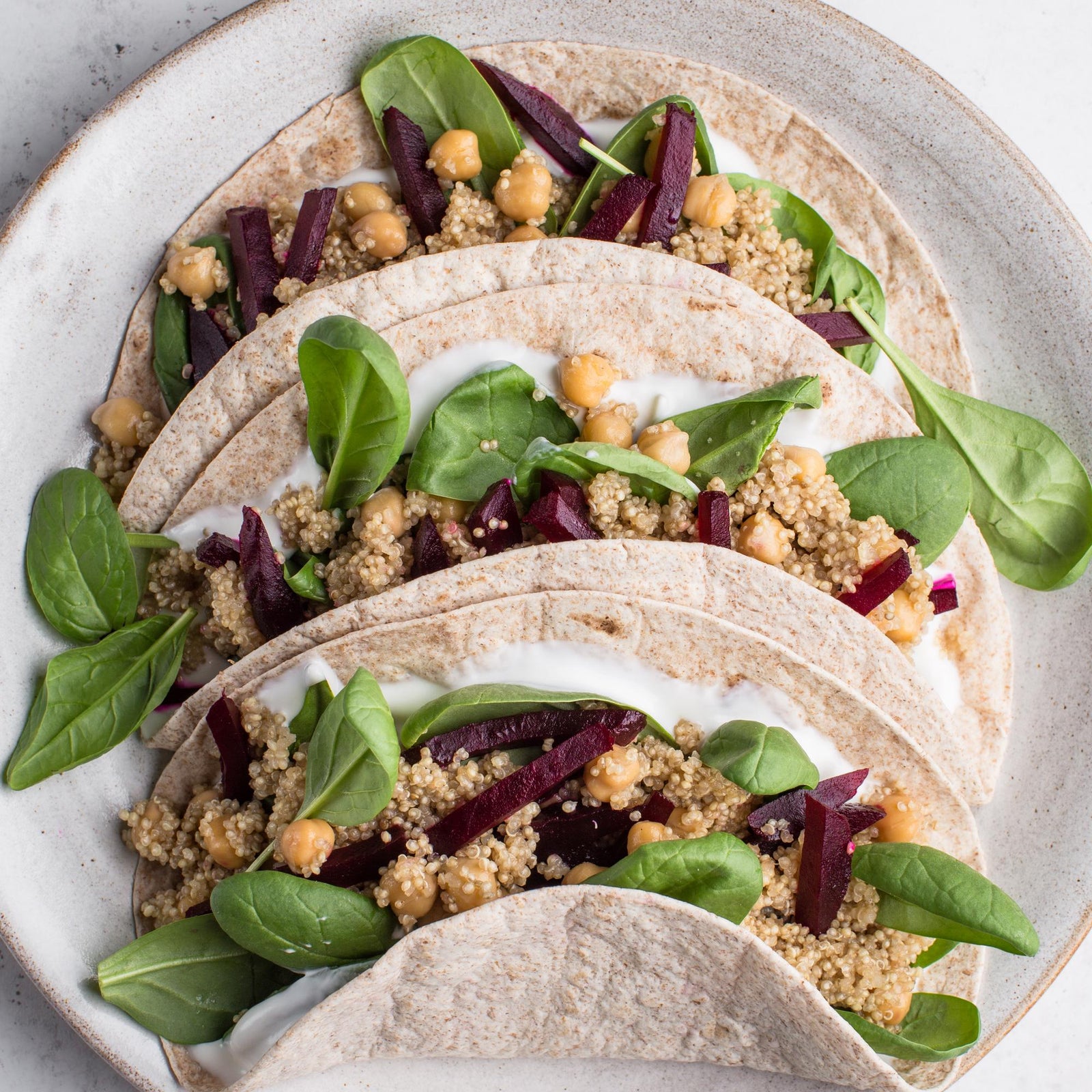 Wrap mit Quinoa, Roter Bete und Honig-Dressing