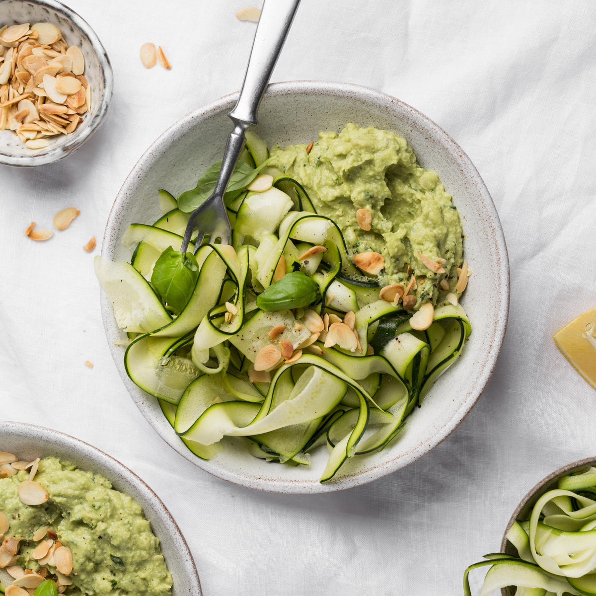 Zoodles mit Avocado-Sauce