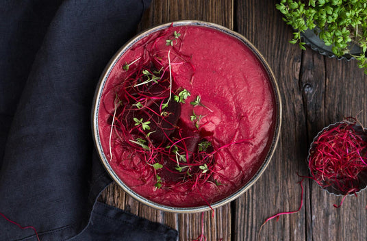 Feines Rote-Bete-Gazpacho mit Joghurt