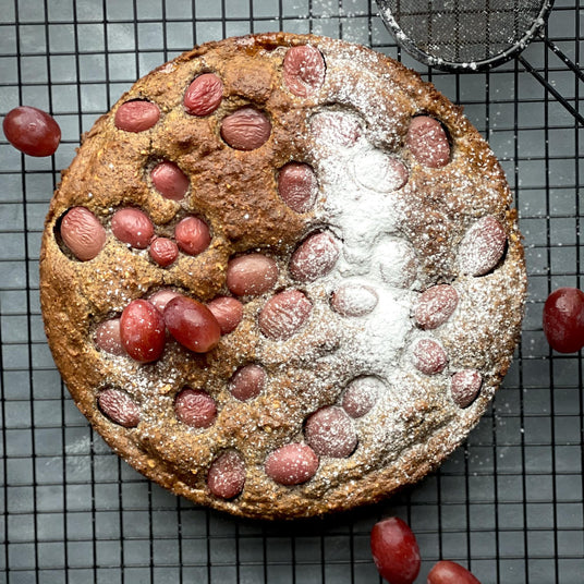 Haferflockenkuchen mit Weintrauben