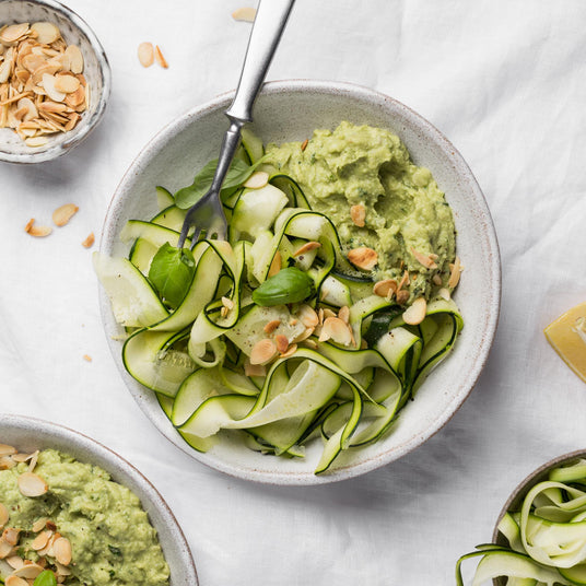 Zoodles mit Avocado-Sauce